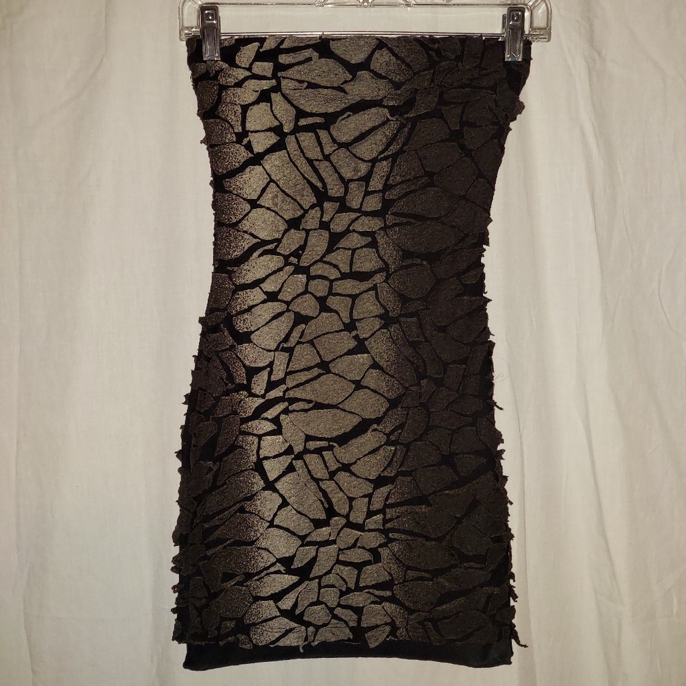 Ladies strapless dress